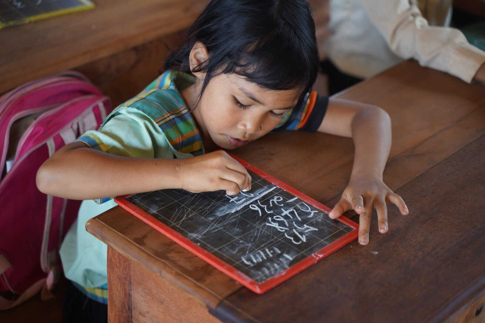enfant Cambodge en train de travailler