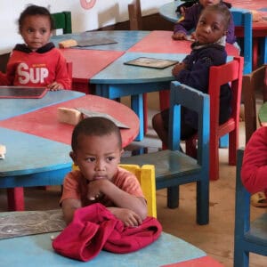 Investir dans l’Éducation et dans la Protection de la Petite Enfance à Madagascar. IEPPE. enfants en classe