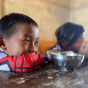 Photo d'enfants à table, Projet Force, Province d'Oudomxay, Laos