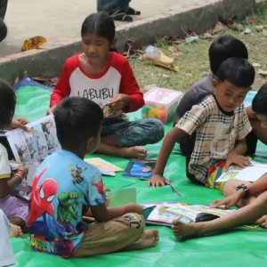 protéger le droit d'apprendre - des enfants lisent après l'urgence au Cambodge